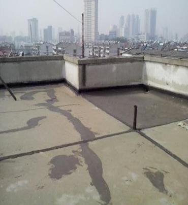 青白江漏水维修 楼顶漏水是什么原因，楼顶漏水维修方法是什么?